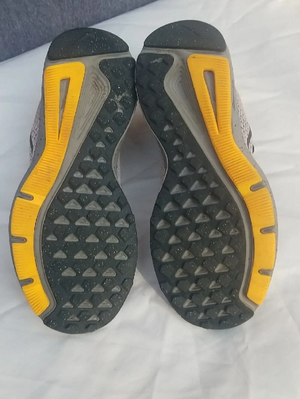 Nike Women's Quest 2 Gray and Black Mesh Running Sneakers Size 7